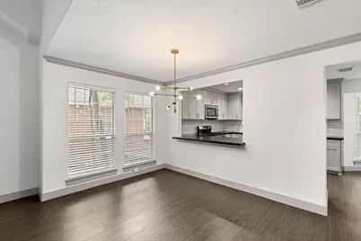 39 W Tallowberry Drive, The Woodlands, TX 77381 - Photo 4