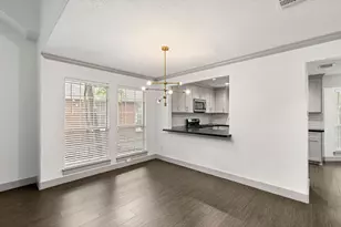 39 W Tallowberry Dr, The Woodlands, TX 77381 - Photo 4