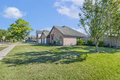 2533 Potomac Drive, League City, TX 77573 - Photo 2