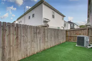 6420 Highland Pine Ln, Houston, TX 77091 - Photo 32
