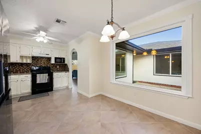 5715 Walnutgate Drive, Spring, TX 77373 - Photo 10