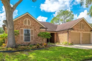 16014 Surrey Woods Dr, Friendswood, TX 77546 - Photo 4