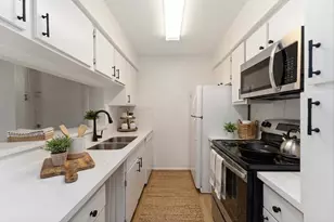 3015 Walnut Bend Ln, Houston, TX 77042 - Photo 4