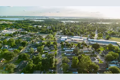 613 W Nazro Street, Baytown, TX 77520 - Photo 12