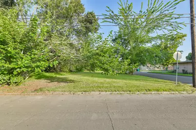 613 W Nazro Street, Baytown, TX 77520 - Photo 4