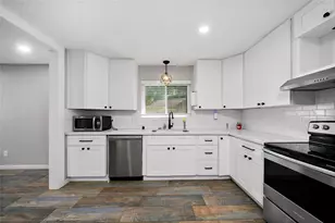 2907 Heritage House Dr, Webster, TX 77598 - Photo 8