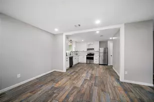 2907 Heritage House Dr, Webster, TX 77598 - Photo 4