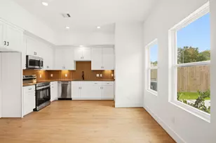 7843 Sunnyhill St, Houston, TX 77088 - Photo 4