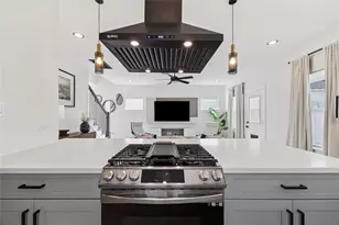 7903 James Franklin St, Houston, TX 77088 - Photo 8