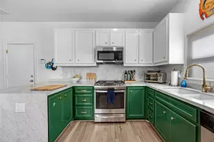 823 E 36th St, Houston, TX 77022 - Photo 10