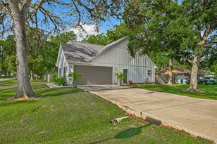 502 Tall Timber Dr, West Columbia, TX 77486 - Photo 4