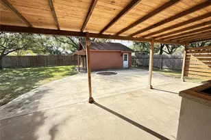 2205 James Ave, El Campo, TX 77437 - Photo 36