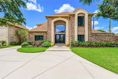 18 Hickory Shadows Drive, Houston, TX 77055 - Photo 2
