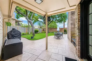 18 Hickory Shadows Dr, Houston, TX 77055 - Photo 32