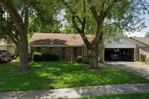 5222 Valleyview Dr, La Porte, TX 77571 - Photo 1