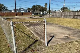 5728 Sylvia Dr, Galveston, TX 77551 - Photo 24