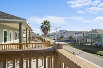 882 Townsend Drive, Crystal Beach, TX 77650 - Photo 4