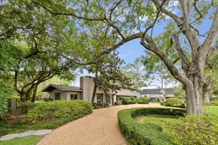 626 Rocky River Rd, Houston, TX 77056 - Photo 2