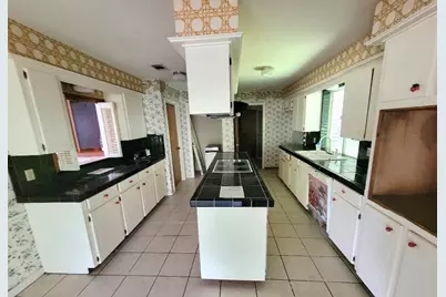 8420 Plantation Drive, Texas City, TX 77591 - Photo 10