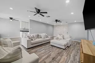 2819 Heritage Colony Dr, Webster, TX 77598 - Photo 2