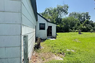 304 North St, Baytown, TX 77520 - Photo 22