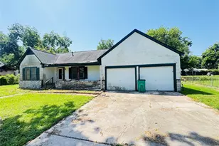 304 North St, Baytown, TX 77520 - Photo 2