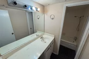 2100 Tanglewilde, Houston, TX 77063 - Photo 14