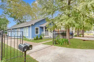 711 W 10th St, Houston, TX 77008 - Photo 2
