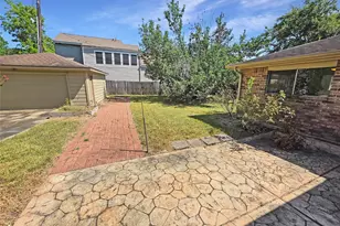 10806 Inwood Dr, Houston, TX 77042 - Photo 30