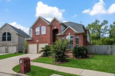 226 Persimmon Drive, Baytown, TX 77520 - Photo 2