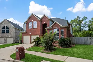 226 Persimmon Dr, Baytown, TX 77520 - Photo 2