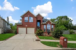 226 Persimmon Dr, Baytown, TX 77520 - Photo 1
