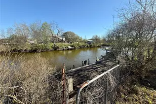 2527 Bastrop St, Angleton, TX 77515 - Photo 26