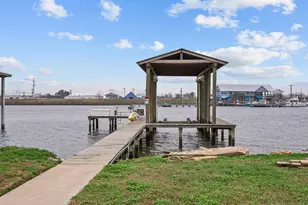 822 W 2nd St, Freeport, TX 77541 - Photo 4