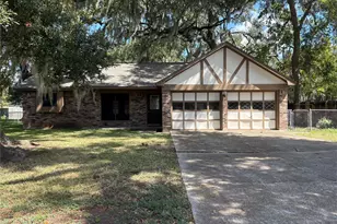118 Spanish Moss Ln, Lake Jackson, TX 77566 - Photo 1
