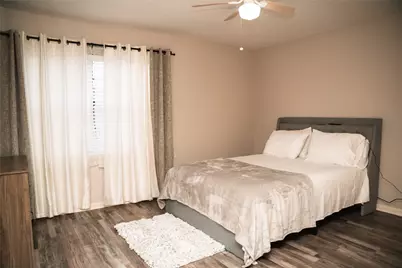 11 Regency Lane, Houston, TX 77088 - Photo 10