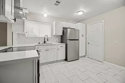 2222 20th Avenue N, Texas City, TX 77590 - Photo 6