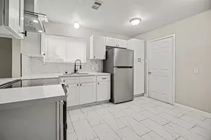 2222 20th Ave N, Texas City, TX 77590 - Photo 6
