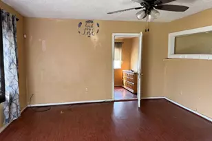 4809 Wenda St, Houston, TX 77033 - Photo 2