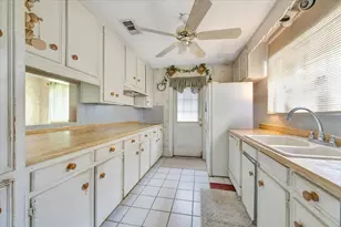 855 Silverpines Rd, Houston, TX 77062 - Photo 16