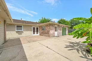 855 Silverpines Rd, Houston, TX 77062 - Photo 6