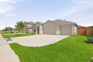 501 Comal Trl, Dayton, TX 77535 - Photo 4