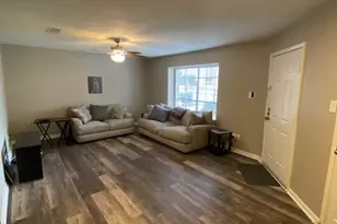 2402 Sycamore Ave, Huntsville, TX 77340 - Photo 2