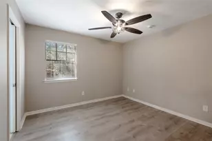 2402 Sycamore Ave, Huntsville, TX 77340 - Photo 18