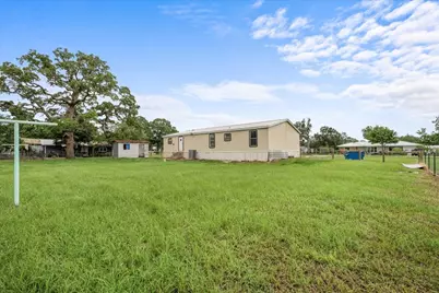 204 E Fayette Street, Ellinger, TX 78938 - Photo 14