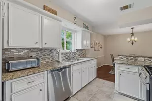 2022 Arcadia Dr, Sugar Land, TX 77498 - Photo 6