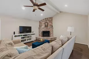2022 Arcadia Dr, Sugar Land, TX 77498 - Photo 14