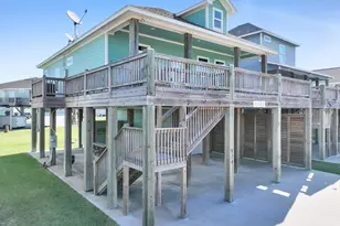 974 Surf Rd, Crystal Beach, TX 77650 - Photo 2