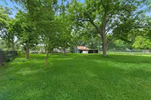 2627 Bayou Ave, Baytown, TX 77520 - Photo 30