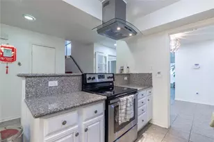 9226 Westwood Village Dr, Houston, TX 77036 - Photo 10